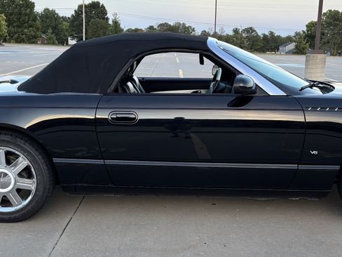 Used 2004 Ford Thunderbird RWD image 11
