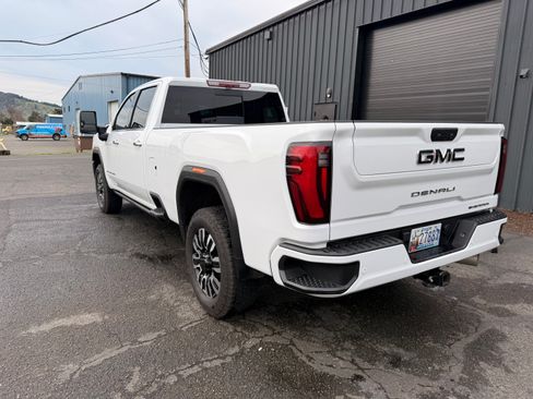 Used 2025 GMC Sierra 3500 Denali Ultimate image 8
