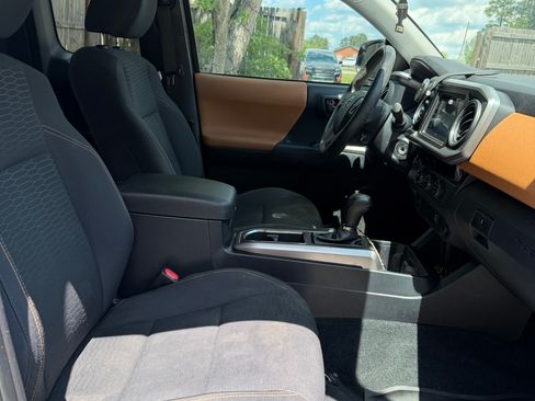 Used 2017 Toyota Tacoma 2WD Access Cab image 8