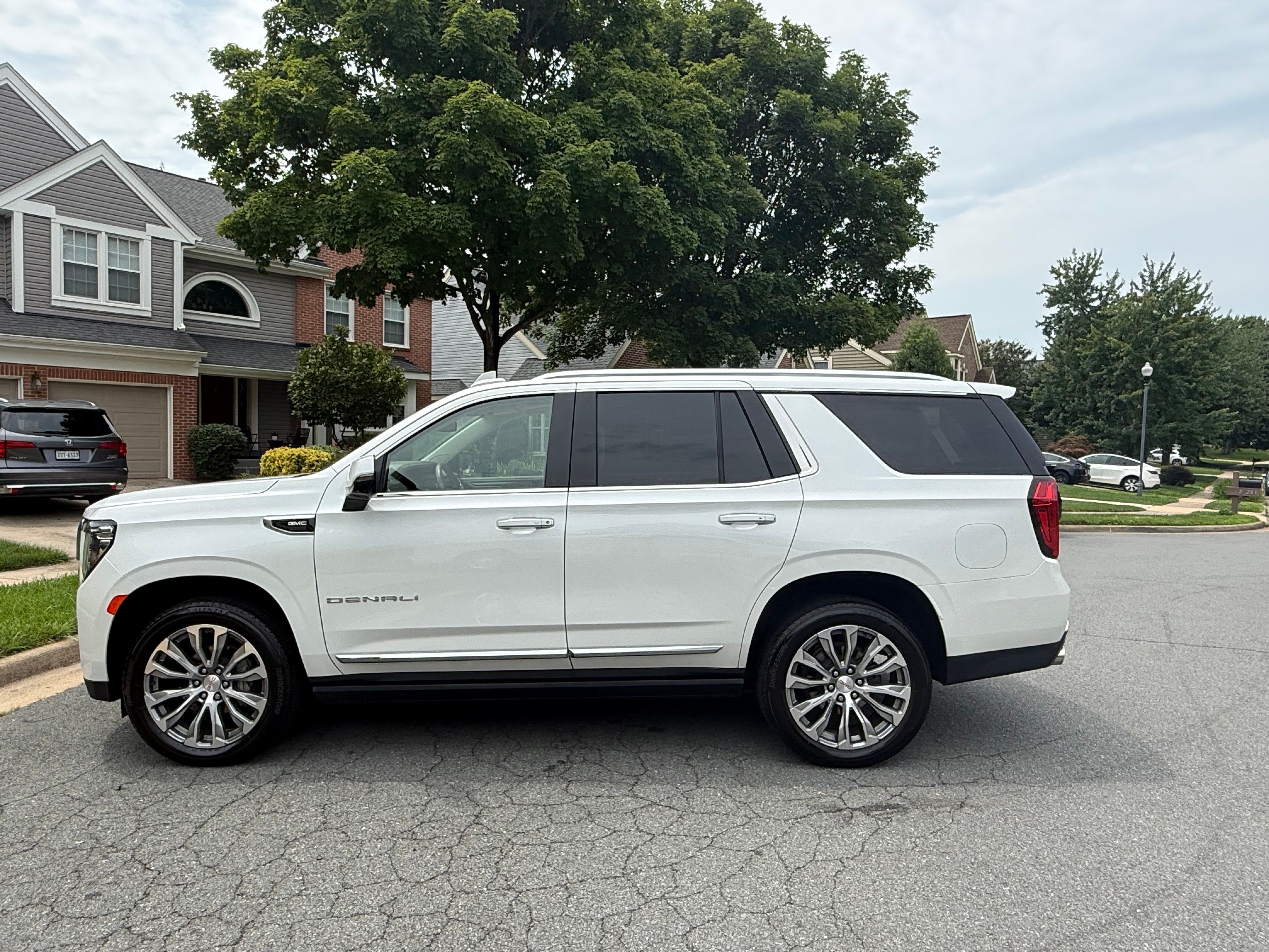 Used 2021 GMC Yukon Denali w/ LPO, Illumination Package AWD/4WD image 29