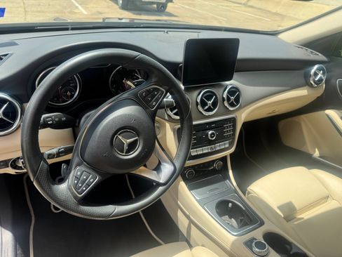 Used 2018 Mercedes-Benz GLA 250 image 11