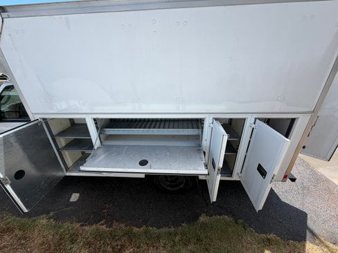 Used 2014 Ford E-350 and Econoline 350 Super Duty image 11