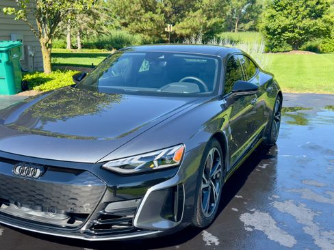 Used 2022 Audi e-tron GT Premium Plus AWD/4WD image 2
