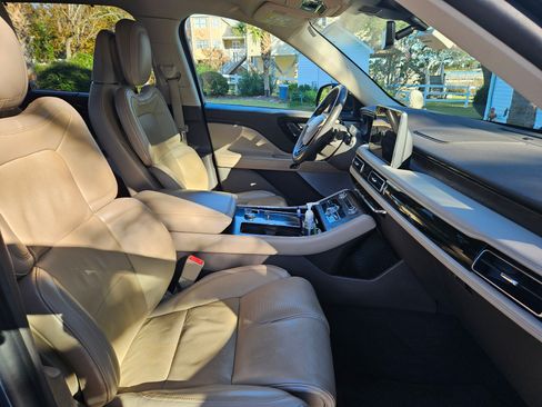 Used 2020 Lincoln Aviator Reserve w/ Equipment Group 202A image 14