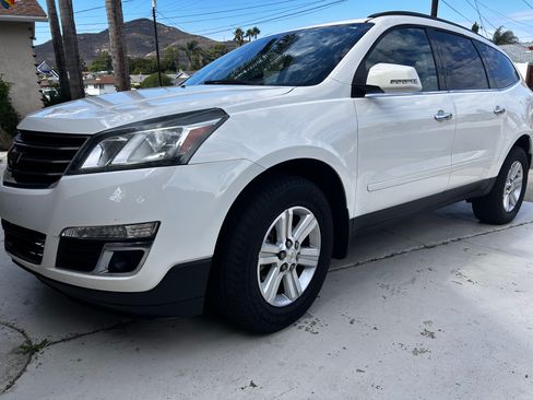 Used 2014 Chevrolet Traverse LT image 1