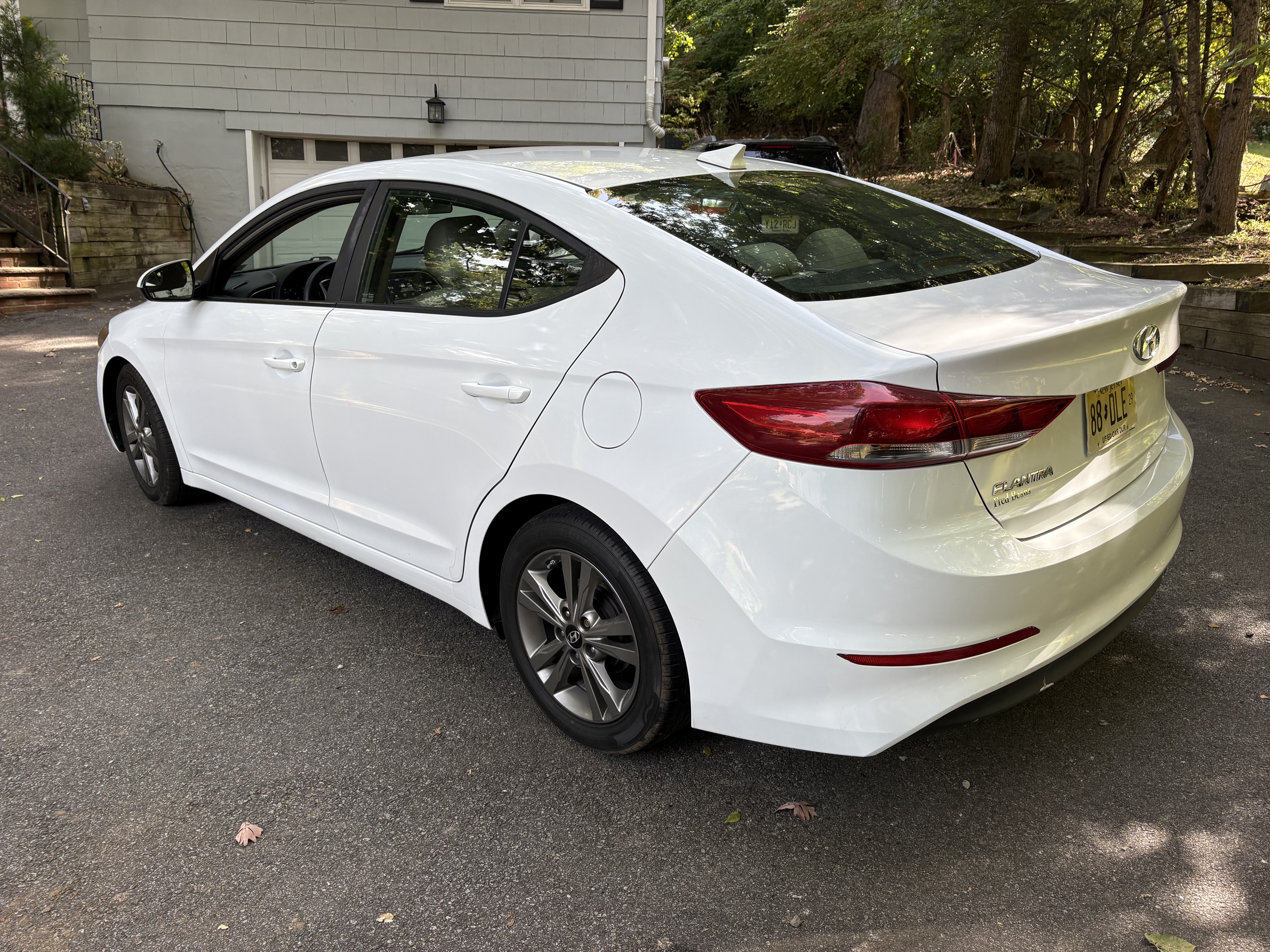 Used 2017 Hyundai Elantra SE FWD image 6