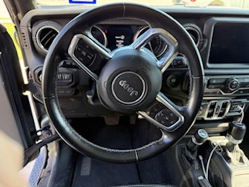 Used 2021 Jeep Wrangler Unlimited Sahara image 24