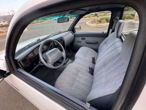 Used 1999 Toyota Tacoma 2WD Regular Cab image 27