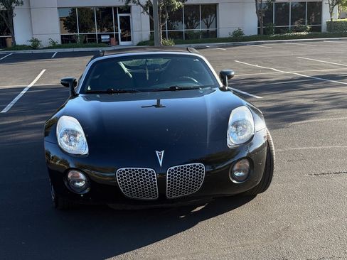 Used 2006 Pontiac Solstice Convertible w/ Premium Package image 1