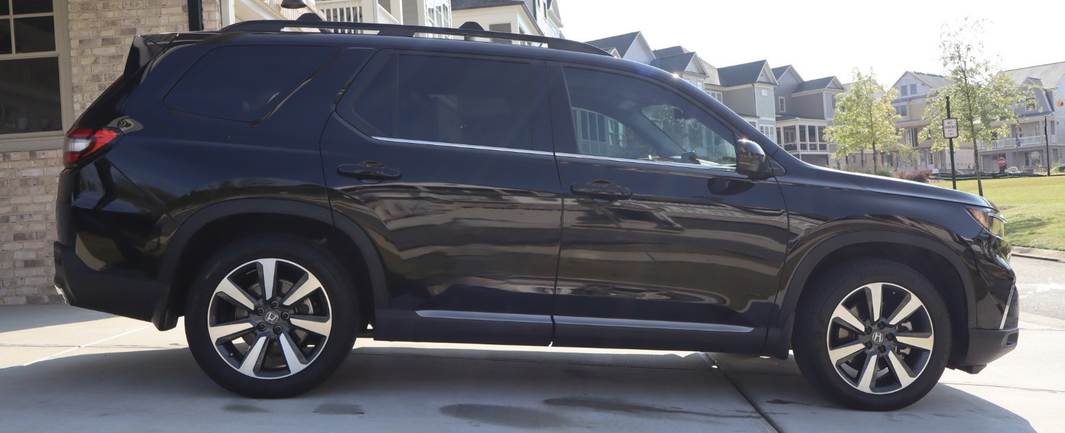 Used 2025 Honda Pilot Touring image 2