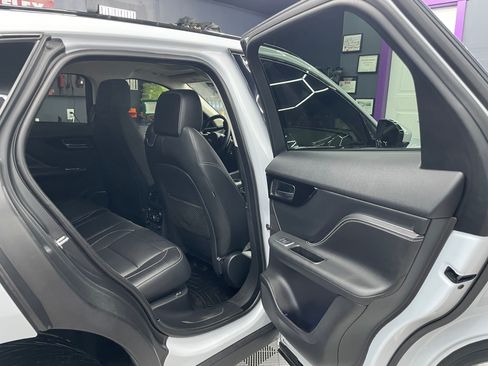 Used 2019 Jaguar F-PACE S image 20