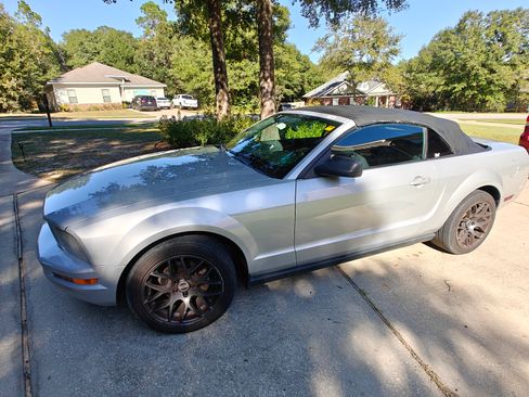 Used 2006 Ford Mustang Premium image 5