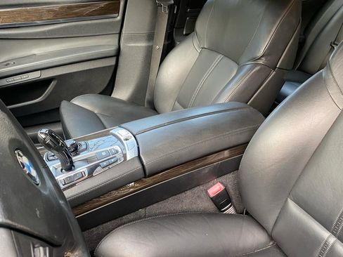 Used 2009 BMW 750Li image 8