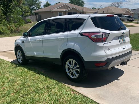 Used 2017 Ford Escape SE image 9