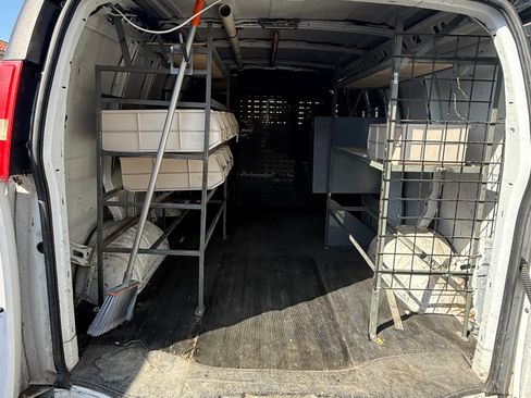 Used 2008 Chevrolet Express 2500 image 9