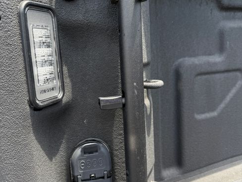 Used 2024 GMC Sierra 2500 Denali Ultimate image 9