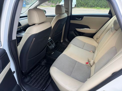 Used 2018 Honda Clarity Plug-In Hybrid image 6