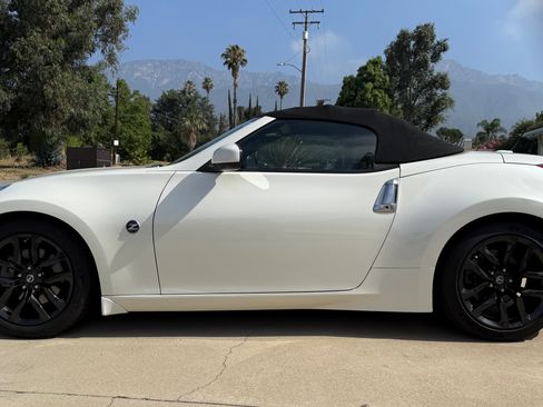 Used 2016 Nissan 370Z Touring image 8