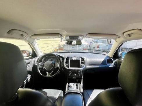 Used 2015 Chrysler 300 Limited RWD image 10