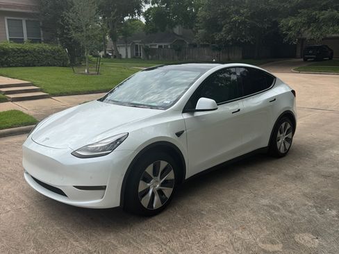 Used 2021 Tesla Model Y 2WD image 1