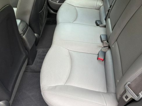 Used 2014 Hyundai Elantra Limited w/ Option Group 03 FWD image 10