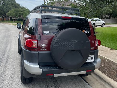 Used 2011 Toyota FJ Cruiser Sport Utility 2D w/ Convenience Pkg image 4