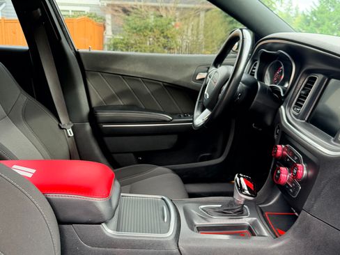 Used 2017 Dodge Charger SXT image 10