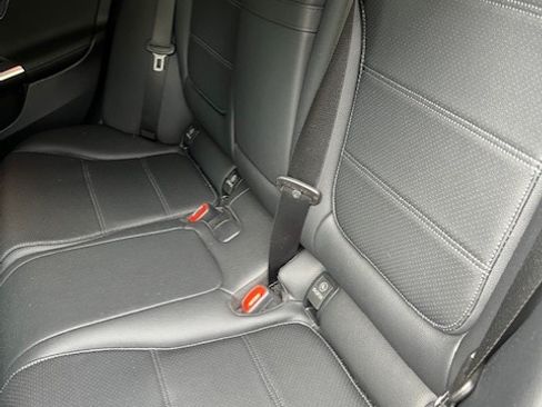 Used 2023 Mercedes-Benz C 300 Sedan image 10