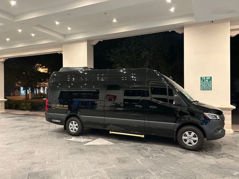 Used 2025 Mercedes-Benz Sprinter 2500 image 1