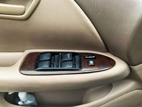 Used 2001 Toyota Camry XLE image 10