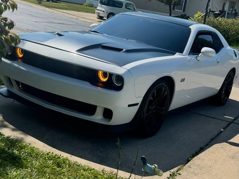 Used 2020 Dodge Challenger R/T RWD image 4