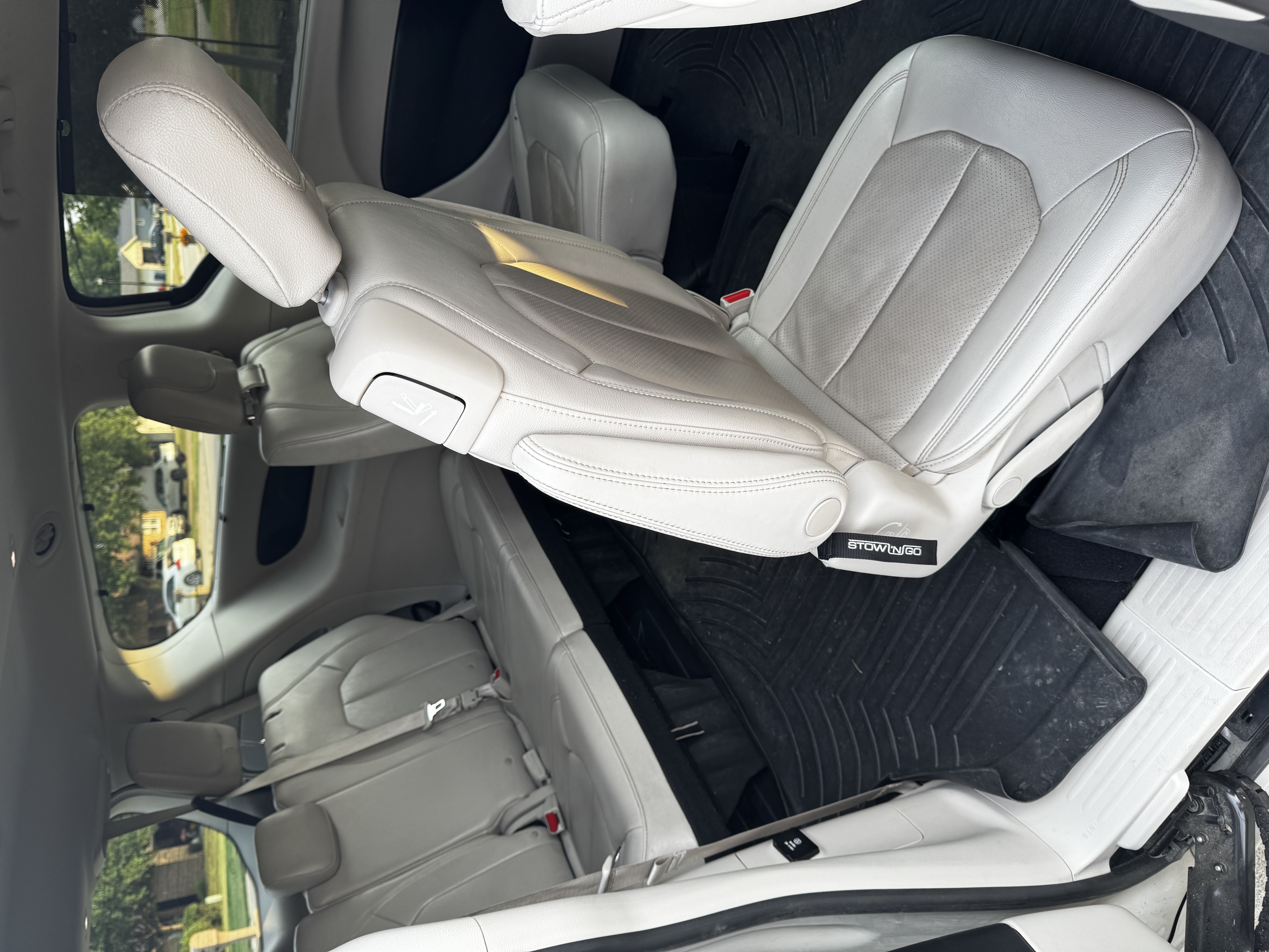 Used 2020 Chrysler Pacifica Touring-L Plus w/ Advanced Safetytec Group FWD image 20
