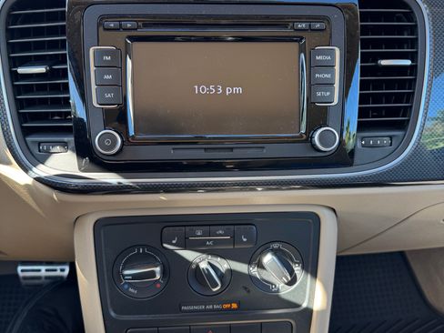 Used 2013 Volkswagen Beetle 2.0T image 12