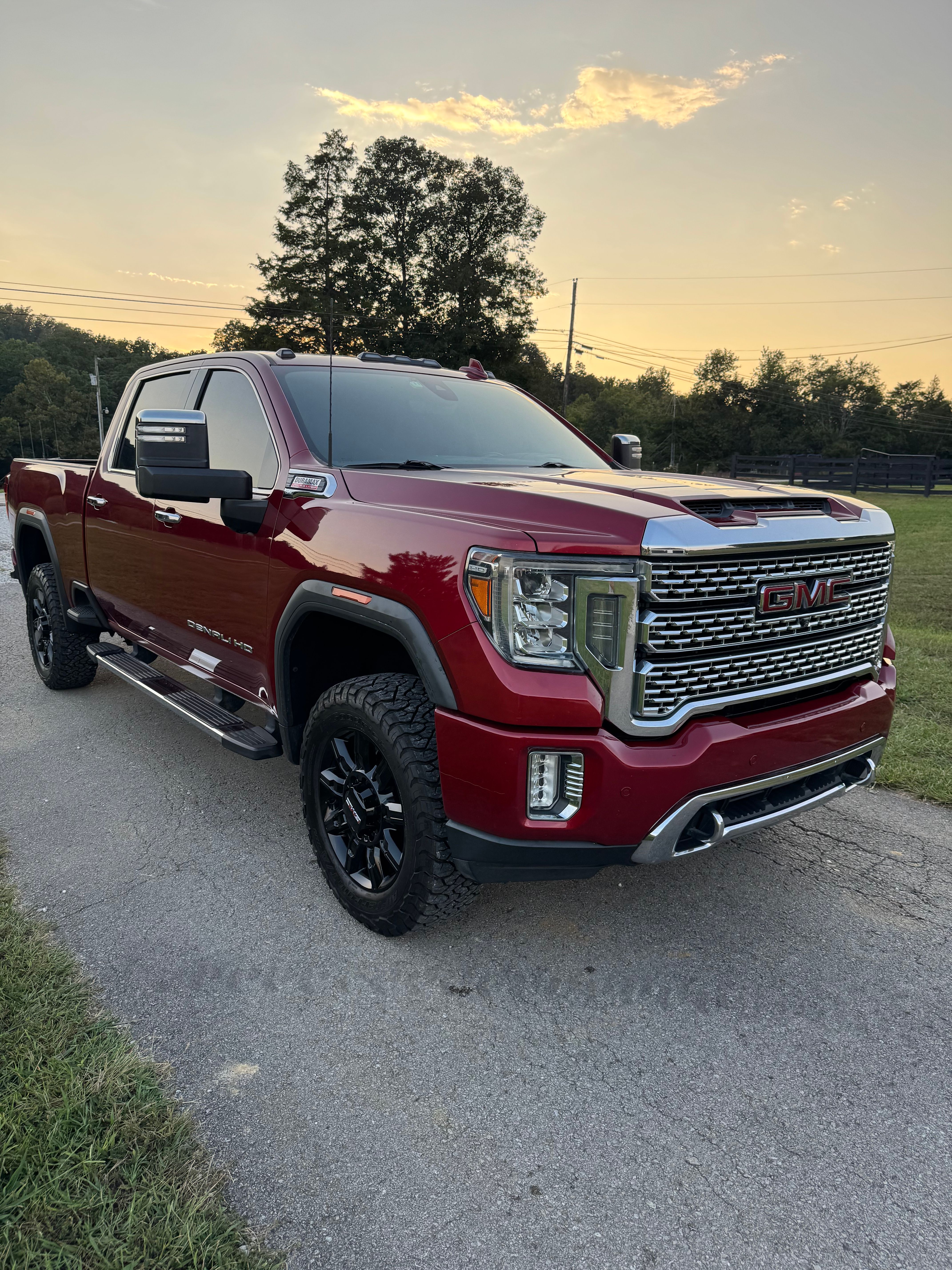 Used 2023 GMC Sierra 2500 Denali w/ Denali Ultimate Package AWD/4WD image 5