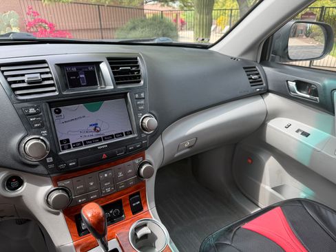 Used 2010 Toyota Highlander Limited image 13