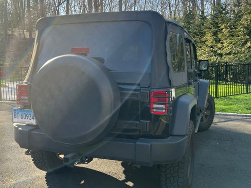 Used 2018 Jeep Wrangler Unlimited Sport S image 4