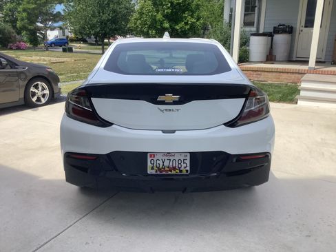 Used 2017 Chevrolet Volt Premier w/ Driver Confidence Package FWD image 5