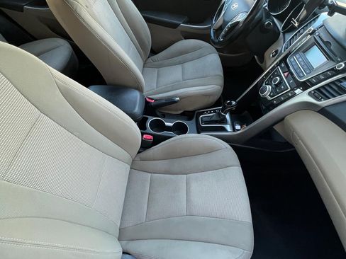 Used 2016 Hyundai Elantra GT w/ Option Group 02 image 10