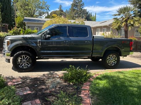 Used 2019 Ford F250 Lariat w/ Lariat Ultimate Package AWD/4WD image 2
