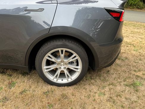 Used 2023 Tesla Model Y Long Range image 8