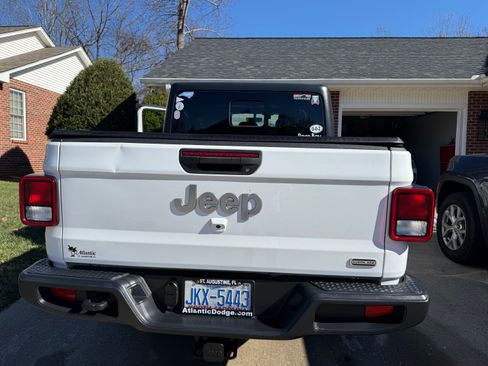 Used 2021 Jeep Gladiator Overland w/ Popular Equipment Package image 4