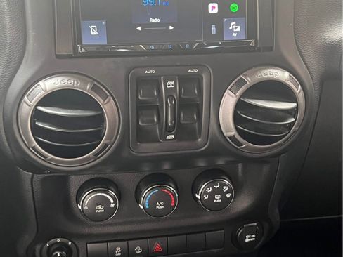 Used 2017 Jeep Wrangler Unlimited Sport w/ Quick Order Package 24S AWD/4WD image 11