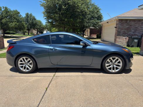 Used 2013 Hyundai Genesis 3.8 RWD image 10
