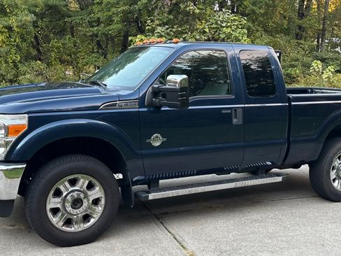 Used 2013 Ford F350 XLT w/ Chrome Pkg image 2