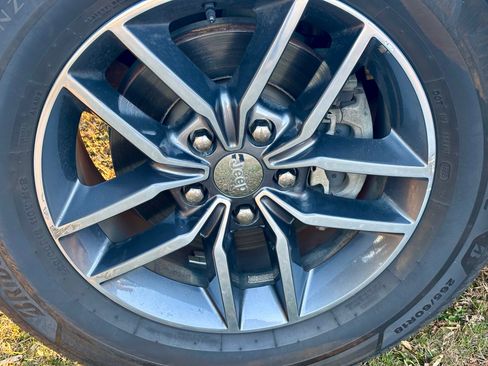 Used 2017 Jeep Grand Cherokee Limited w/ Luxury Group II image 6