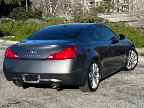Used 2010 INFINITI G37 Journey w/ Premium Pkg image 2
