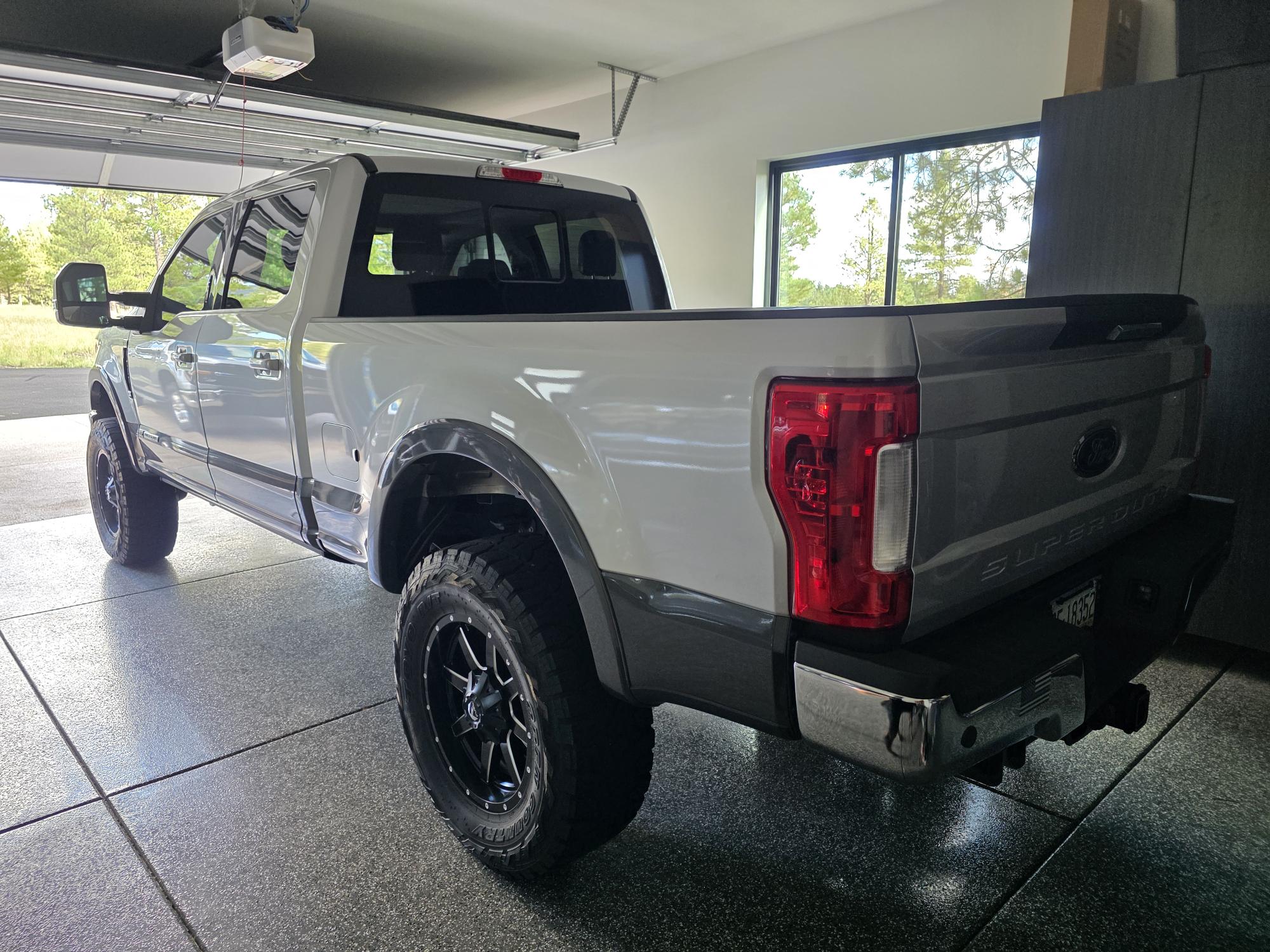 Used 2017 Ford F350 Lariat w/ Lariat Value Package AWD/4WD image 28