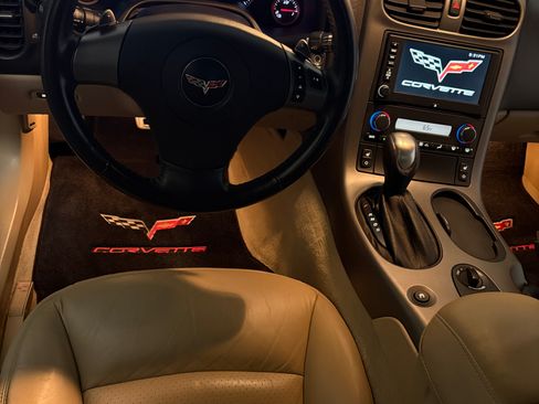 Used 2007 Chevrolet Corvette Coupe w/ Preferred Equipment Group RWD image 19