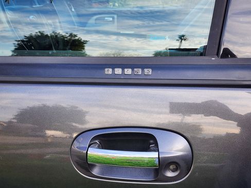 Used 2016 Ford Expedition EL XLT image 17