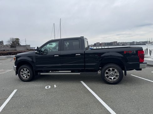 Used 2022 Ford F350 Lariat w/ Chrome Package image 17